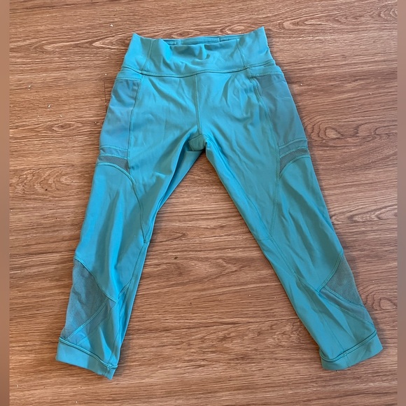 Lululemon leggings with mesh detailing size: 6 - Picture 2 of 3